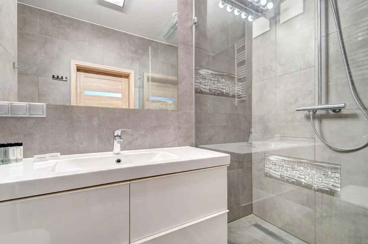 Dom & House - Apartamenty Nadmorski Dwor Danzica 0*,  Polonia